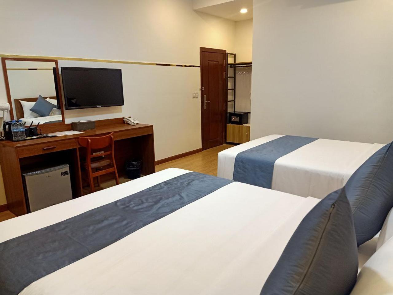 Nimith Hotel & Restaurant Phnom Penh Extérieur photo