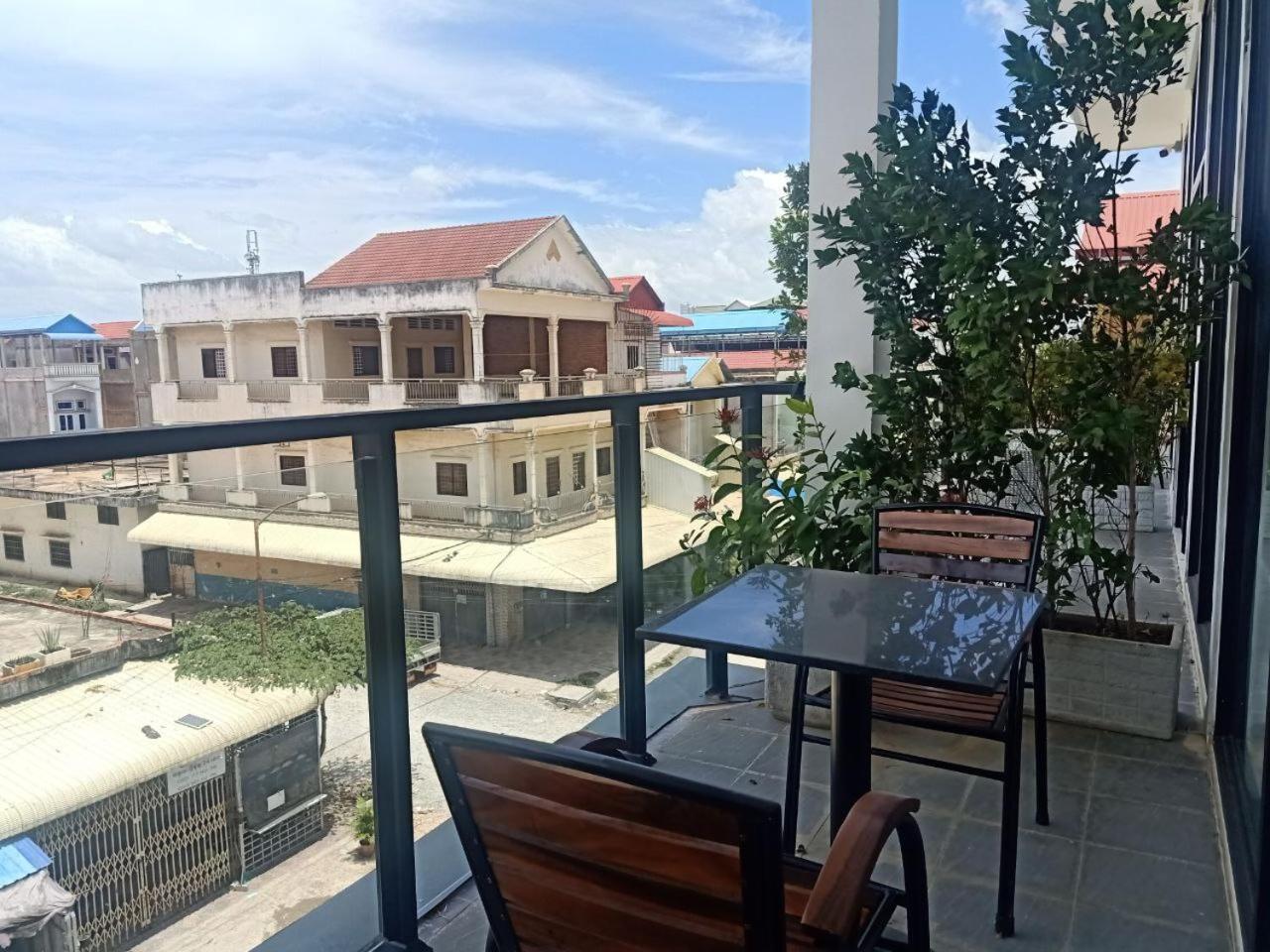Nimith Hotel & Restaurant Phnom Penh Extérieur photo