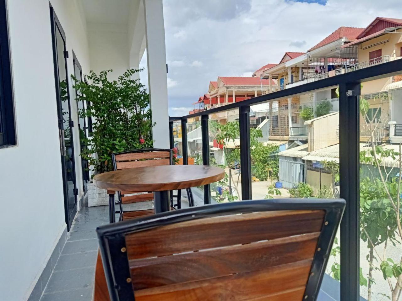 Nimith Hotel & Restaurant Phnom Penh Extérieur photo